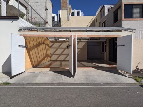 Garage con dos entradas