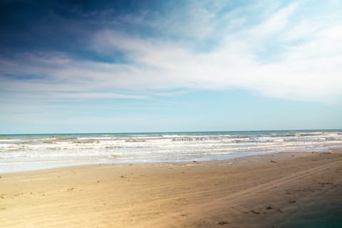 Beach nearby, sun loungers, beach towels