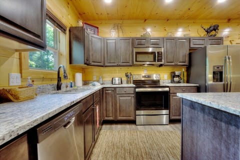 Granite kitchen fully stocked