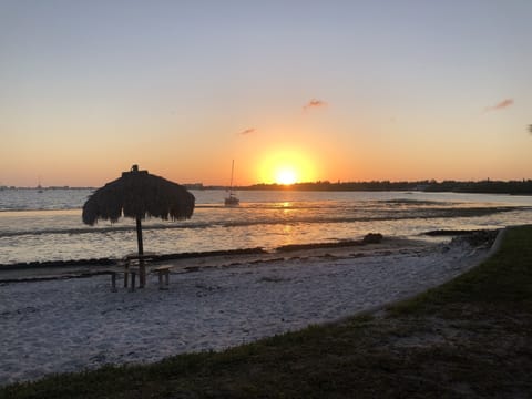 Beach nearby, sun loungers, beach towels