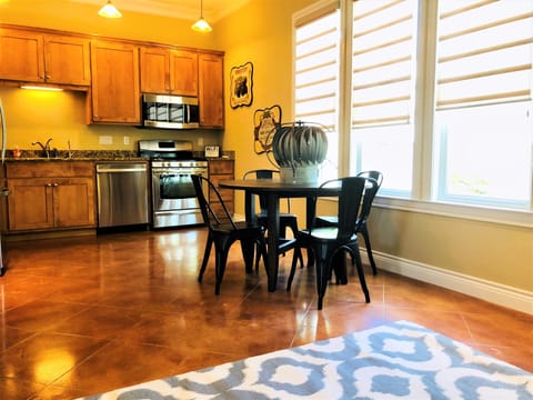 Stocked kitchen for cooking-Includes toaster, blender, pots & pans, glasses etc.