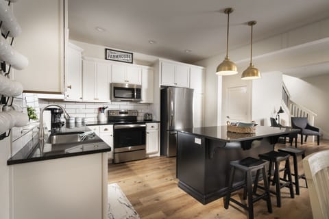 Fully equipped kitchen space with all you need!