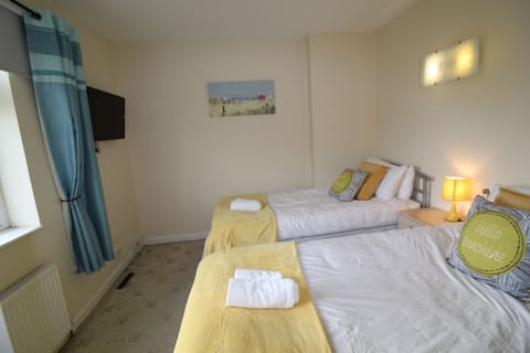 3 bedrooms, desk, iron/ironing board, free WiFi