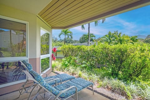 The downstairs suite's lanai, with two adjustable sun loungers and a view out to the lush mountains of Kaua'i!