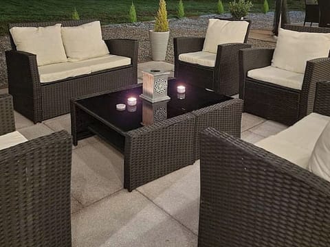 Sitting-out-area | Antfield House, Scaniport, near Inverness