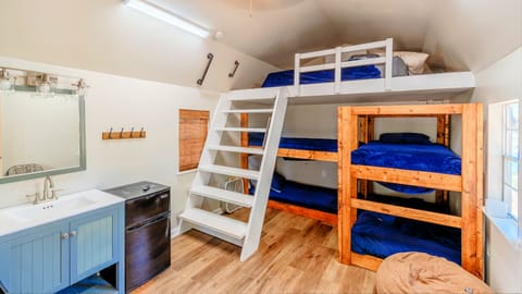 7 bedrooms, free WiFi, bed sheets