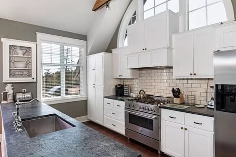 Kitchen - bright, sunny, chef's delight! Well-equipped to create gourmet meals.