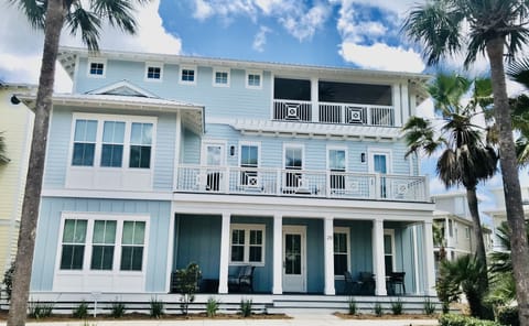 ZIGGY STARFISH 6 BEDROOMS. OPPOSITE POOL 3 MIN WALK TO BEACH
DELUX VACATION HOME