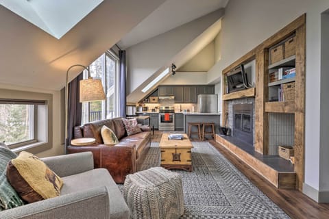 Living Room | Free WiFi | Central Heating | Sleeper Sofa | Electric Fireplace