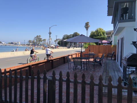 1/2 Block to the Beach w/ Bikes & Paddleboards: Casa de las Palmas - Long  Beach