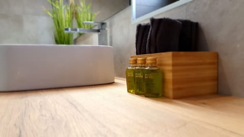 Bathroom amenities