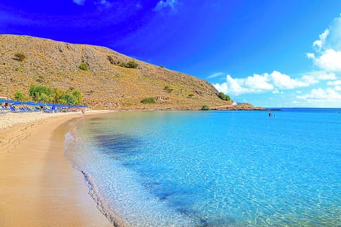 Beach nearby, sun loungers, beach towels