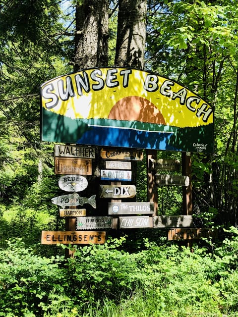 Sign at the top of the road. Turn here!