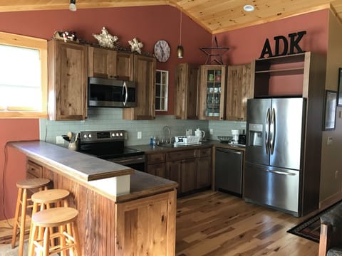 Private kitchen | Fridge, microwave, oven, stovetop