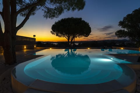 Pool | Outdoor pool, an infinity pool