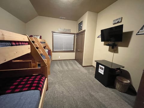 Cable TV, DVD Player, and Vintage video arcade. 1 or 2 player. 60 games.