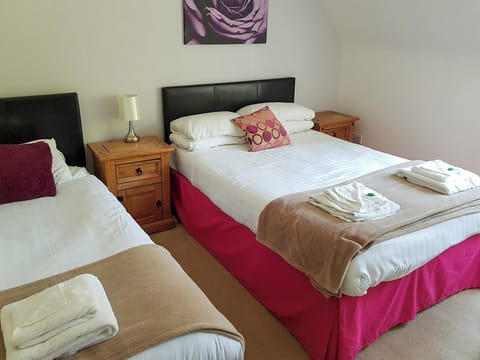Bedroom | Black Isle Holiday Apartments -The Red Kite - Black Isle Holiday Apartments, Avoch