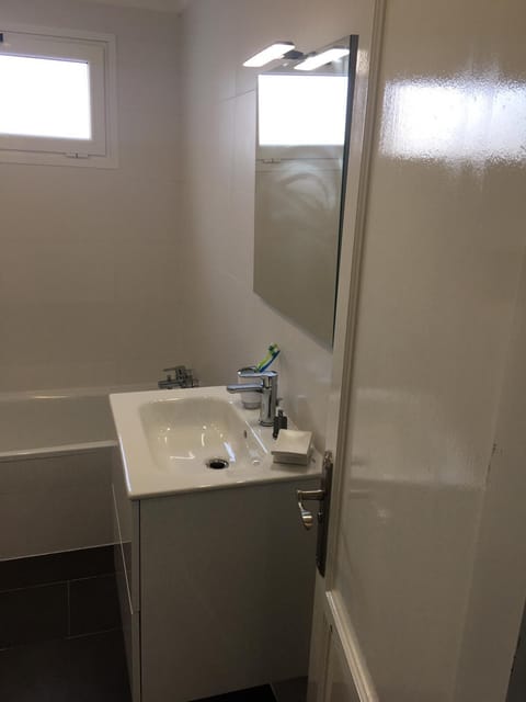 Combined shower/tub, hair dryer, towels, soap