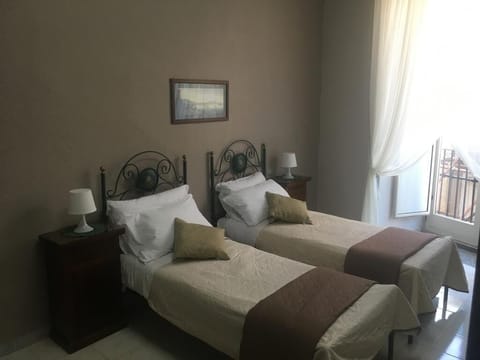 5 bedrooms, in-room safe, WiFi, bed sheets