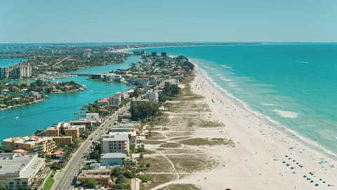 Beach nearby, sun loungers, beach towels