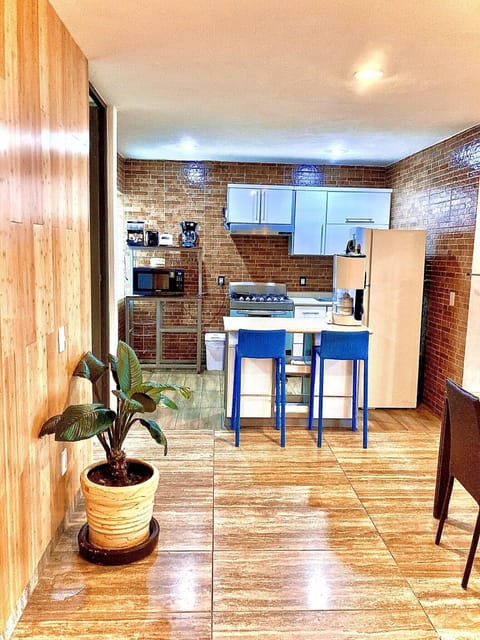 Amplia cocina integral equipada con todo lo necesario siéntete como en Casa!