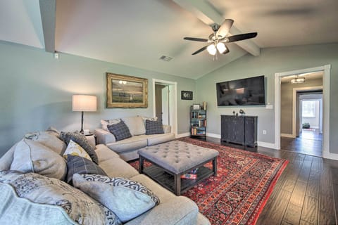 New Braunfels Vacation Rental | 5BR | 3BA | Stairs Required | 2,650 Sq Ft