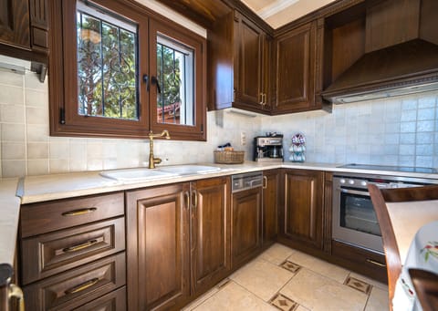 Iro Royal villa in west Chania:
Fully equipped kitchen