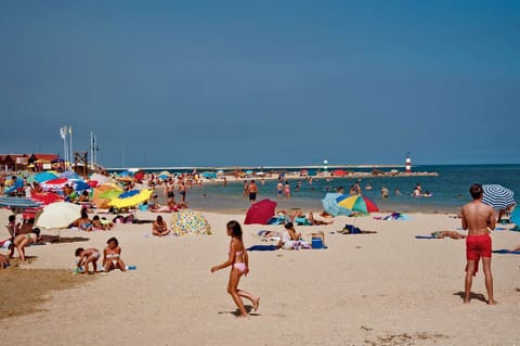 Beach nearby, sun loungers, beach towels