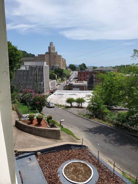 Beautiful views of downtown Hot Springs National Park! Spacious Front porch.