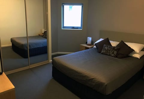 2 bedrooms, in-room safe, desk, iron/ironing board