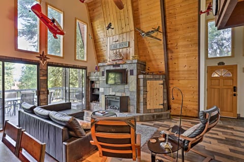 Take some time with the family to unwind in this Lake Almanor cabin.