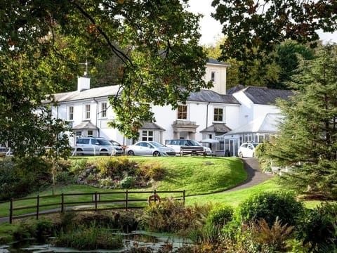 Honicombe Arms , Reception and shop