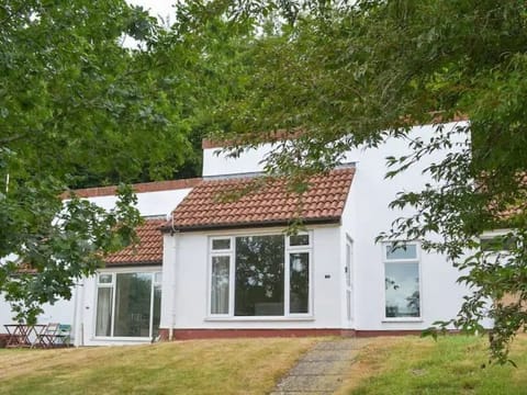 Martins Roost. Cosy family bungalow in the beautiful Tamar Valley Cornwall