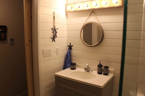 Combined shower/tub, hair dryer, towels, soap