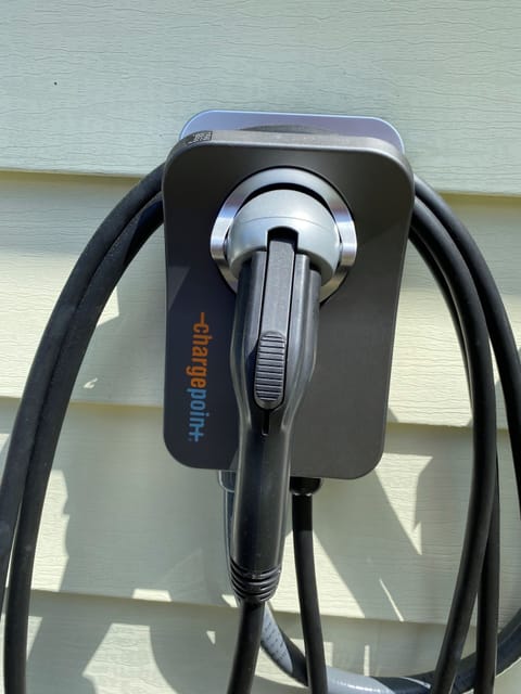 Electric Vehicle Charging Equipment Compatible with All EV Models