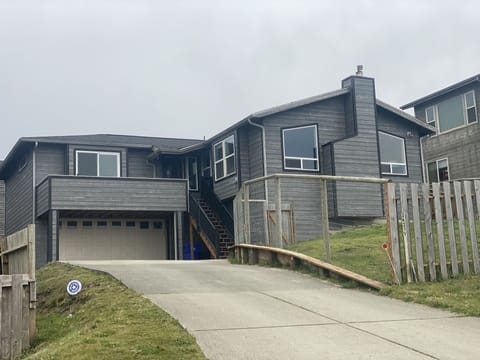 Bandon’s Tufted Beach House