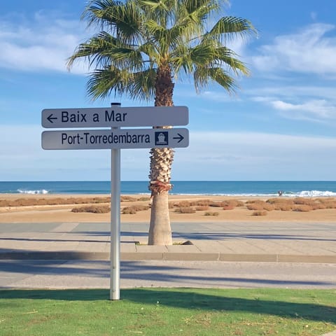 Beach nearby, sun loungers, beach towels