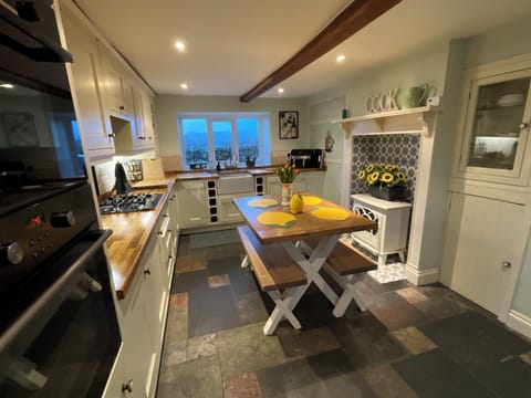 Dining kitchen