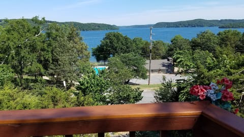Awesome View of Beaver Lake and the Recreation Center is just across the road.