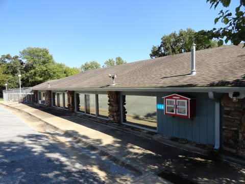 Lost Bridge Recreation Center is just across the road from this house.