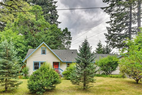 Stevenson Vacation Rental | 4BR | 2BA | 1,500 Sq Ft | Stairs to Access