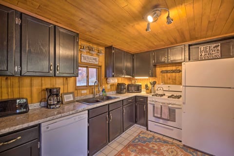Kitchen | Fully Equipped w/ Cooking Basics