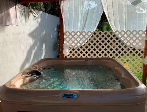 Outdoor spa tub