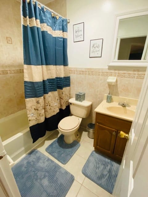 Combined shower/tub, hair dryer, towels, soap