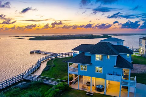 Waterfront retreat with private boardwalk, hot tub, and unforgettable sunset views 🌅