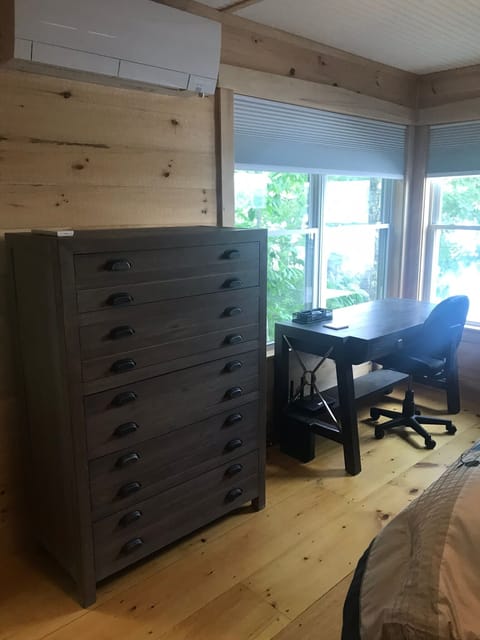 3 bedrooms, in-room safe, desk, iron/ironing board