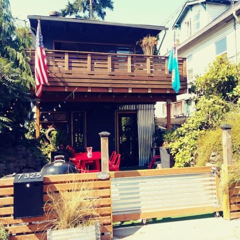 Captains Quarters lower deck entry, slide gate to open.
