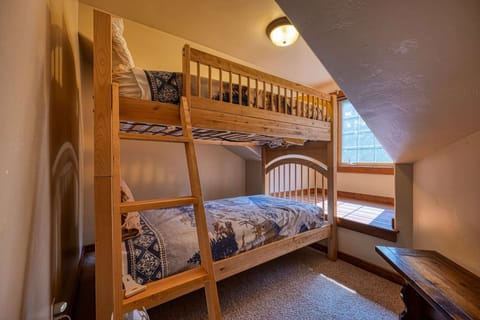 BR3 Twin Bunk Beds- 2nd Floor. Great place for the kids!