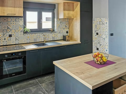 Countertop, Room, Kitchen, Tile, Property, Cabinetry, Furniture, Interior Design, Kitchen Stove, Floor