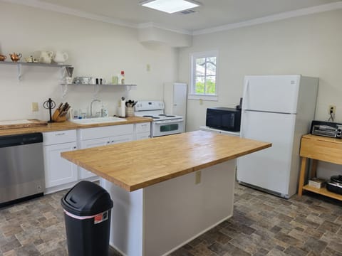 Full Kitchen- second view 